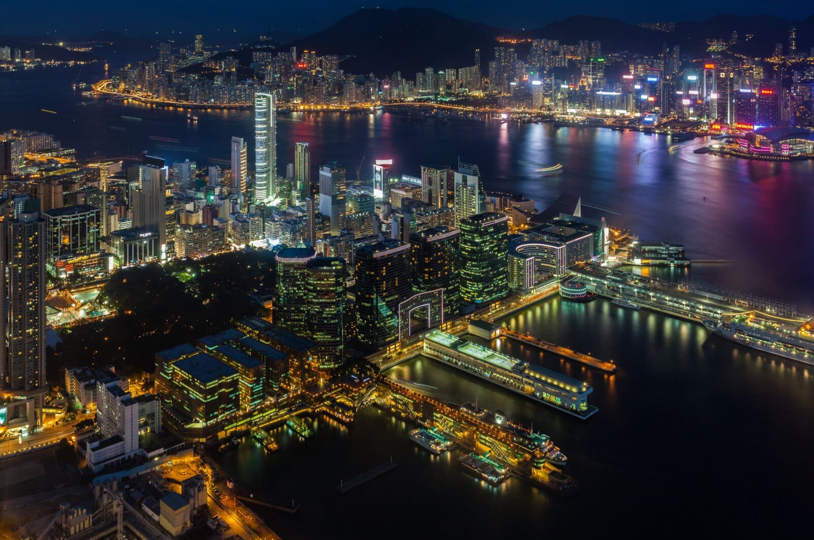 10 Best Prop Firms In Hong Kong: Top Funded Trading Firms